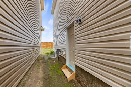 621 Corner Meadows Way Ne, Calgary, AB 