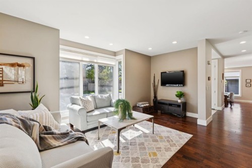 4929 21 Street Sw, Calgary, AB 
