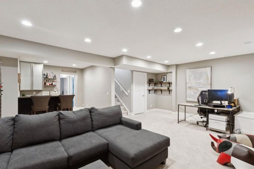 4929 21 Street Sw, Calgary, AB 