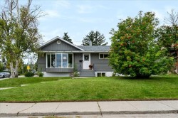 103 Grafton Drive SW Calgary, AB T3E 4W4