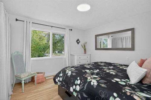 10704 Maplecrest Road Se, Calgary, AB 