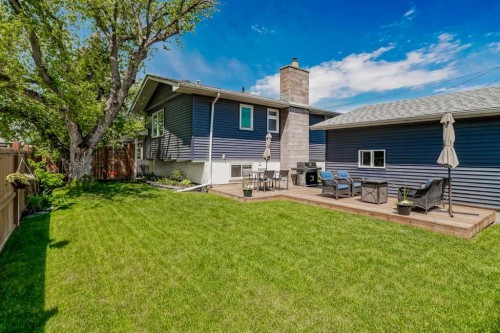10704 Maplecrest Road Se, Calgary, AB 