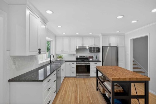 10704 Maplecrest Road Se, Calgary, AB 