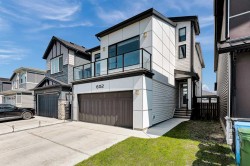602 Creekstone Circle SW Calgary, AB T2X 4Y4