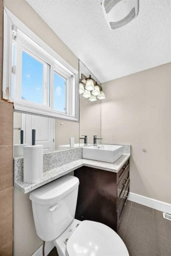 2515 62 Street Ne, Calgary, AB 