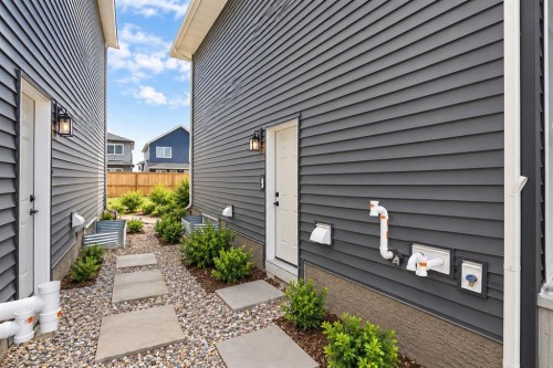 56 Corner Glen Green Ne, Calgary, AB 