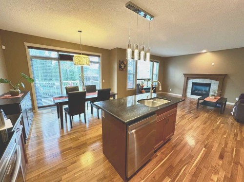 8 Sunset Square, Cochrane, AB 