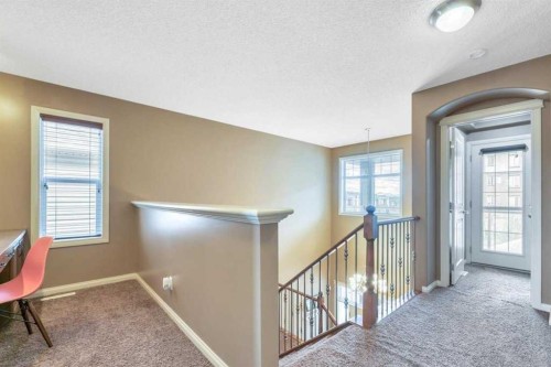 8 Sunset Square, Cochrane, AB 