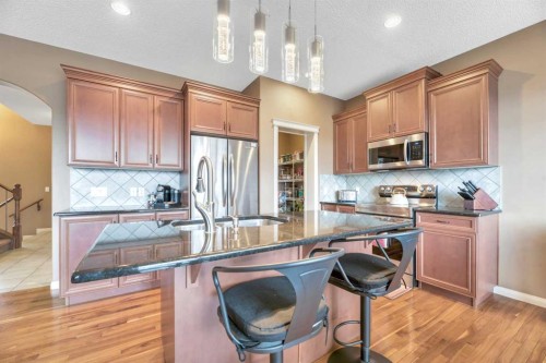 8 Sunset Square, Cochrane, AB 