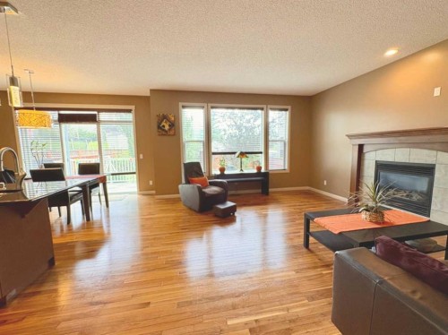 8 Sunset Square, Cochrane, AB 