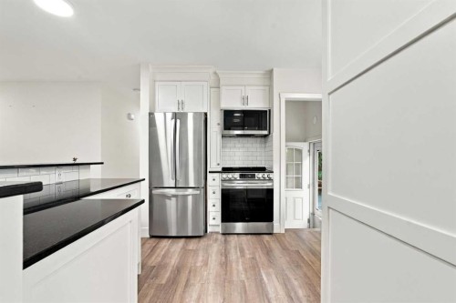 137 Lissington Drive Sw, Calgary, AB 