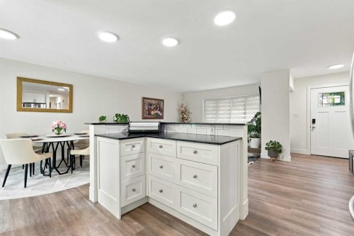 137 Lissington Drive Sw, Calgary, AB 