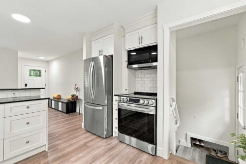 137 Lissington Drive Sw, Calgary, AB 