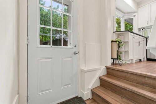 137 Lissington Drive Sw, Calgary, AB 