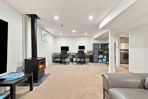 137 Lissington Drive Sw, Calgary, AB 
