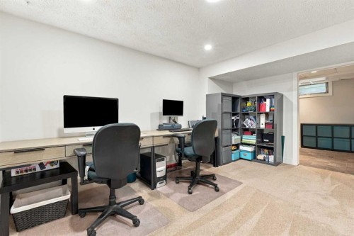 137 Lissington Drive Sw, Calgary, AB 