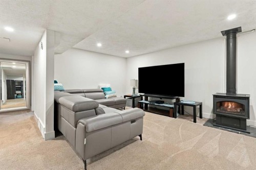 137 Lissington Drive Sw, Calgary, AB 