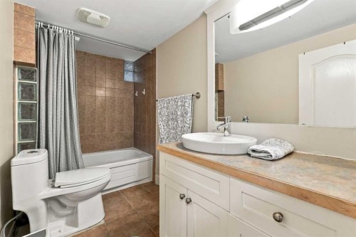 137 Lissington Drive Sw, Calgary, AB 