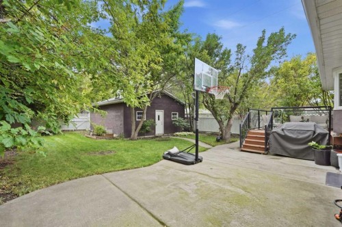 137 Lissington Drive Sw, Calgary, AB 