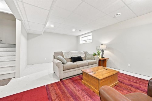 75 Sundown Close, Cochrane, AB 