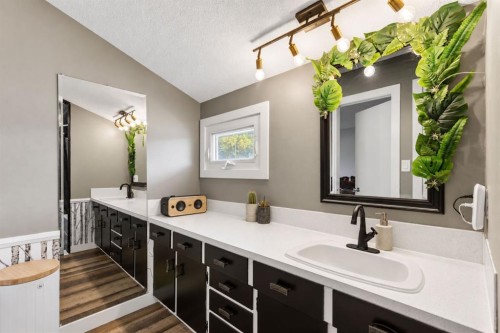 3103 41 Street Sw, Calgary, AB 