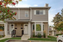 236 Cedarwood Park SW Calgary, AB T2W 5T6