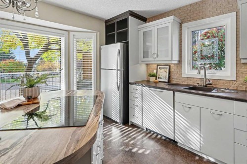 236 Cedarwood Park Sw, Calgary, AB 