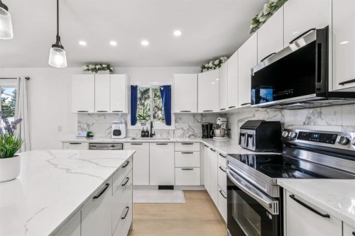 3812 3 Avenue Sw, Calgary, AB 