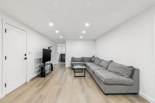 3812 3 Avenue Sw, Calgary, AB 