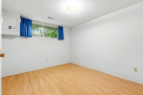 944 Canna Crescent Sw, Calgary, AB 