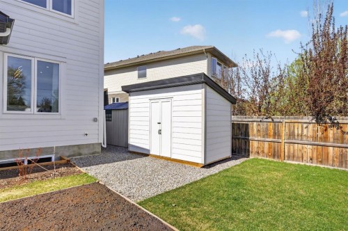 30 Silverstone Place, Didsbury, AB 
