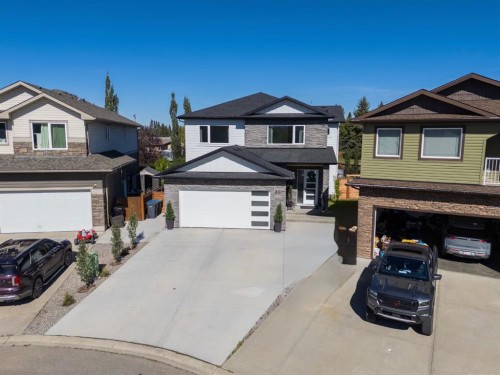 30 Silverstone Place, Didsbury, AB 