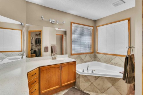 7 Tuscarora Point Nw, Calgary, AB 