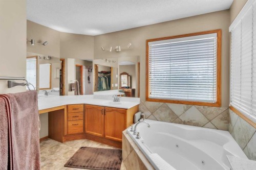 7 Tuscarora Point Nw, Calgary, AB 