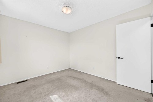 15 Maidstone Place Ne, Calgary, AB 