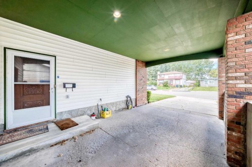 15 Maidstone Place Ne, Calgary, AB 