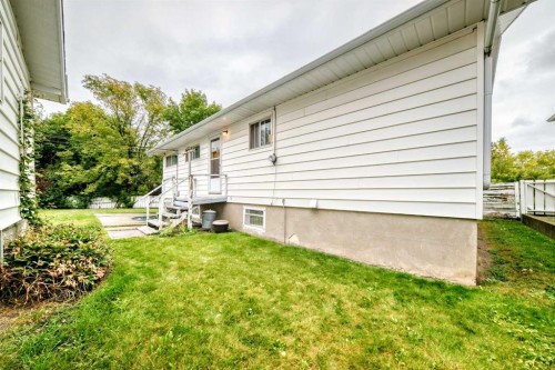 14 Carnarvon Way Nw, Calgary, AB 