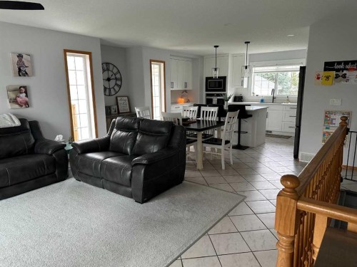 8 Westpoint Drive, Didsbury, AB 