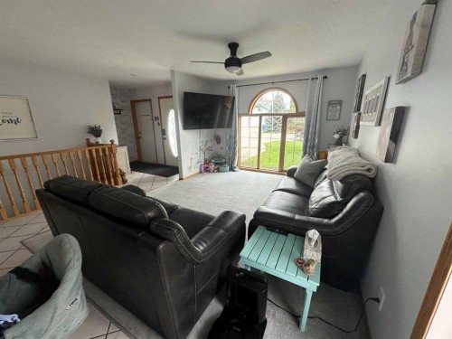 8 Westpoint Drive, Didsbury, AB 