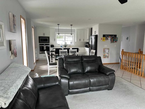 8 Westpoint Drive, Didsbury, AB 