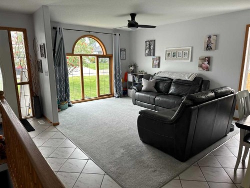 8 Westpoint Drive, Didsbury, AB 