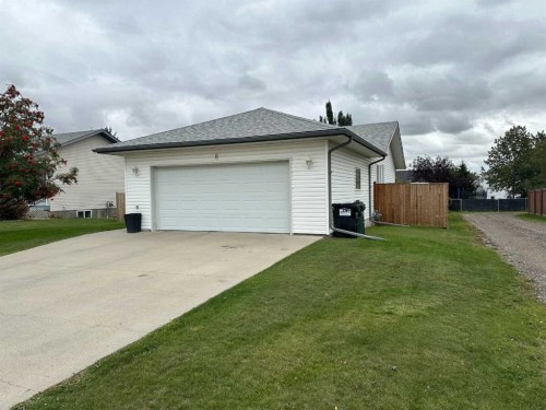 8 Westpoint Drive, Didsbury, AB 