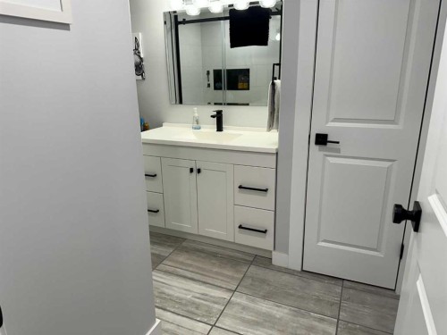 8 Westpoint Drive, Didsbury, AB 