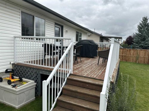 8 Westpoint Drive, Didsbury, AB 