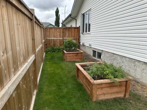 8 Westpoint Drive, Didsbury, AB 