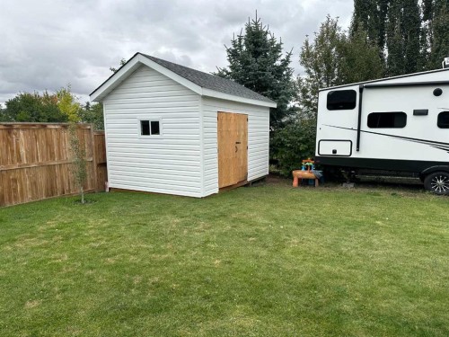 8 Westpoint Drive, Didsbury, AB 