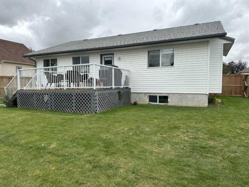 8 Westpoint Drive, Didsbury, AB 