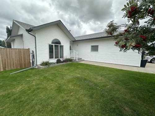 8 Westpoint Drive, Didsbury, AB 