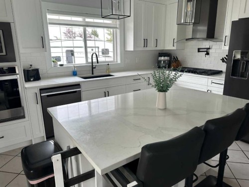 8 Westpoint Drive, Didsbury, AB 