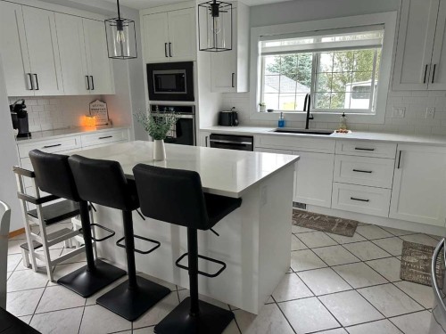 8 Westpoint Drive, Didsbury, AB 